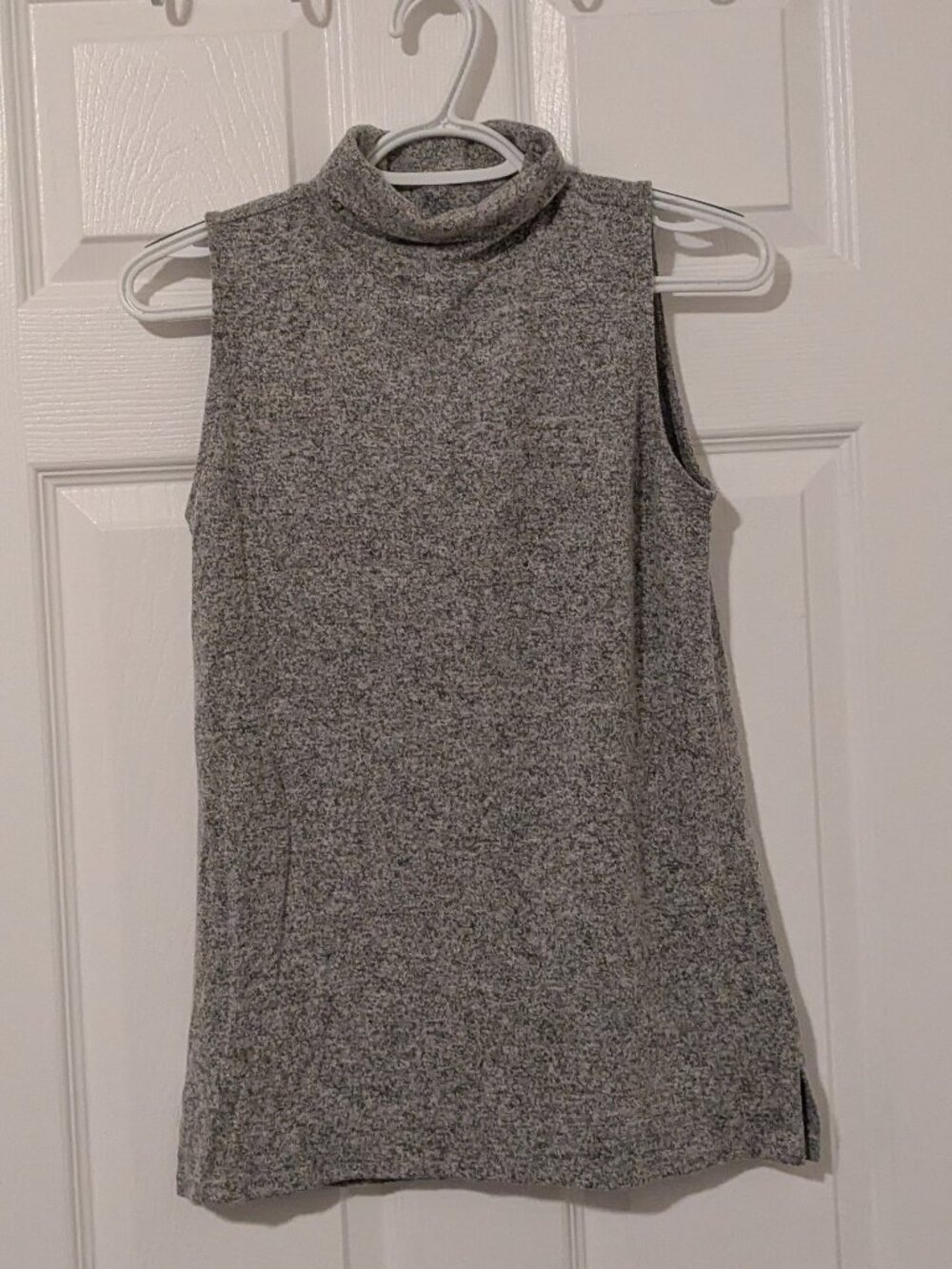 White House Black Market sleeveless turtleneck size XS